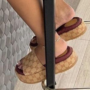 GUCCI Angelina GG Supreme Platform Slide Sandal in Beige Size 7.5US / 37.5EU
